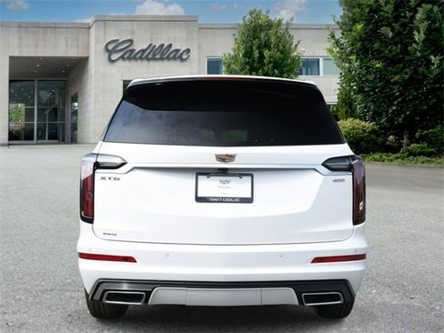 Used 2022 Cadillac XT6 Sport w/ Technology Package image 6