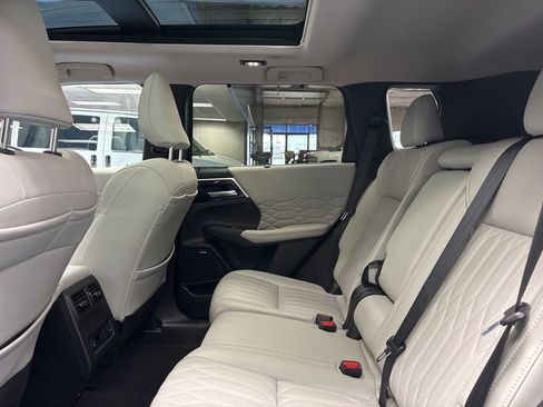 Used 2025 Mitsubishi Outlander SEL image 21