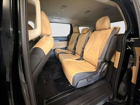 Used 2024 Kia Carnival LX FWD image 26
