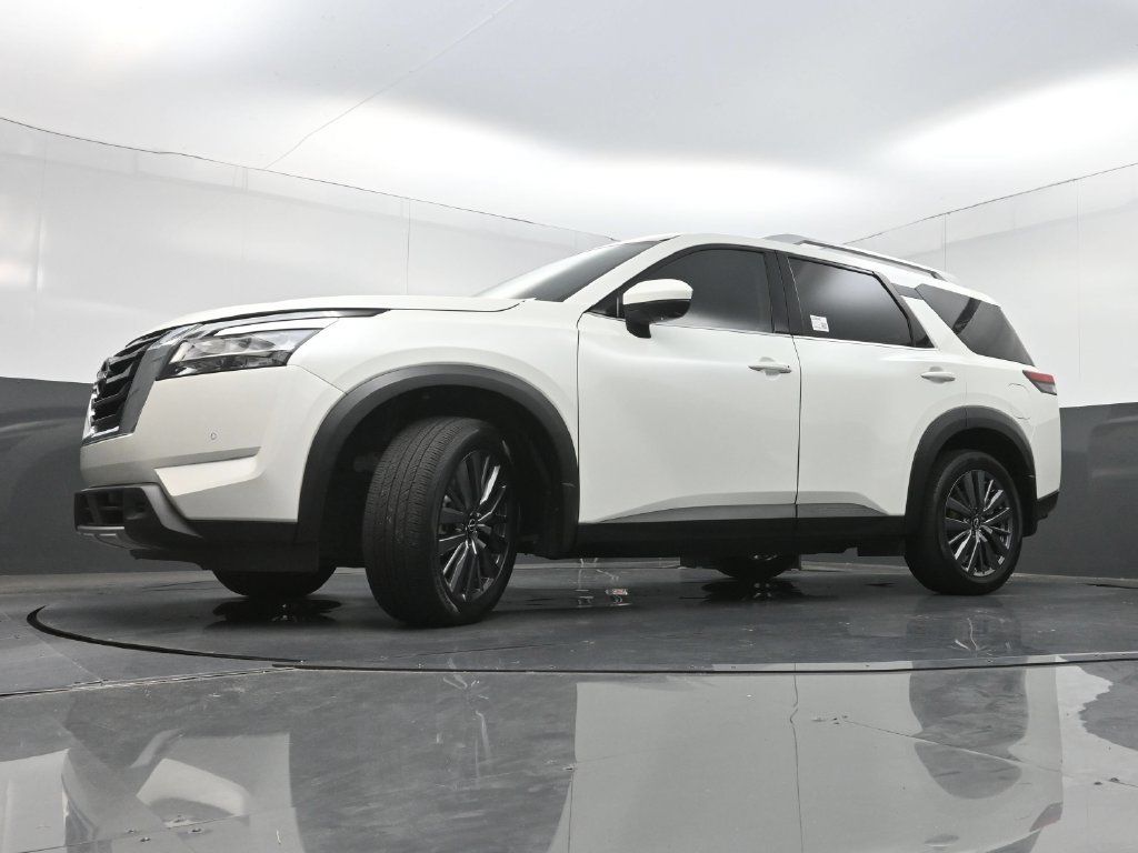 Used 2024 Nissan Pathfinder SL w/ SL Premium Package FWD image 29