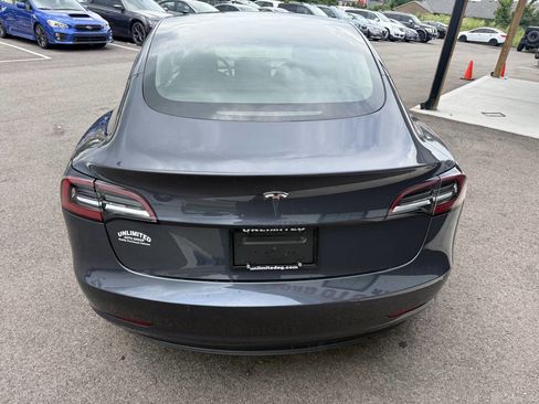 Used 2022 Tesla Model 3 Standard Range RWD image 9
