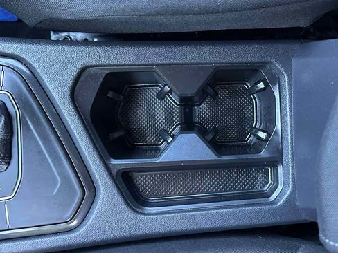 Used 2018 Volkswagen Tiguan S image 31