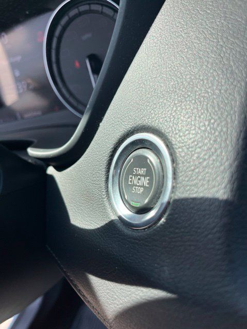 Used 2020 Cadillac XT4 Premium Luxury FWD image 19