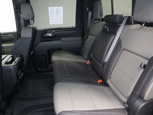 Used 2024 Chevrolet Silverado 2500 ZR2 w/ Technology Package image 21