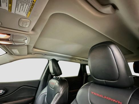 Used 2016 Jeep Cherokee Trailhawk w/ Comfort/Convenience Group AWD/4WD image 27