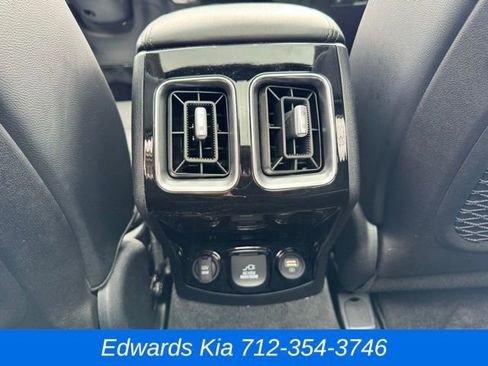 Used 2023 Kia Sorento SX Prestige image 16