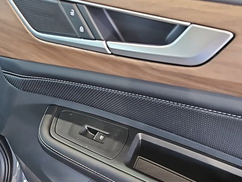 New 2026 Volkswagen Atlas SE image 12