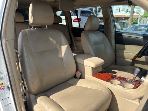 Used 2012 Toyota Highlander Limited w/ Tow Pkg AWD/4WD image 22