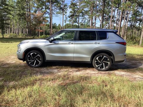 Used 2024 Mitsubishi Outlander SE image 8