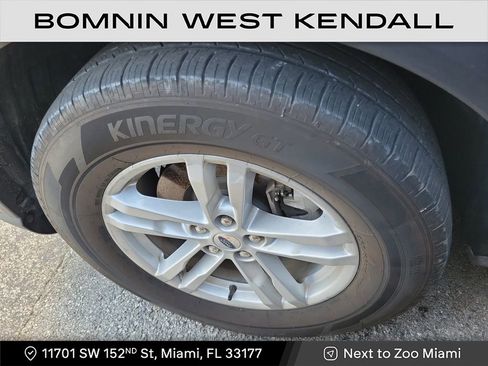 Used 2023 Ford Explorer XLT image 7