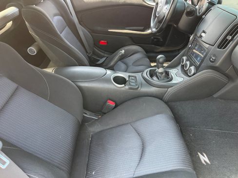 Used 2009 Nissan 370Z Coupe RWD image 16