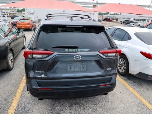 Used 2020 Toyota RAV4 XLE Premium FWD image 11