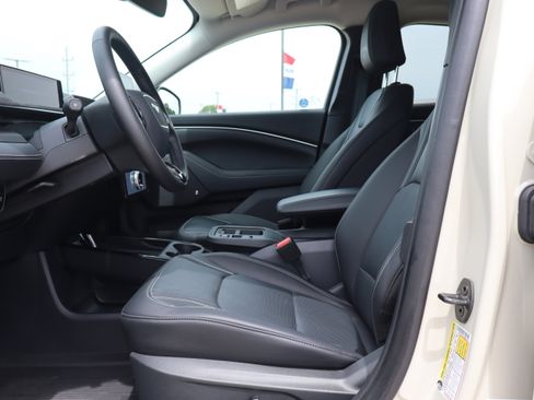 Used 2025 Ford Mustang Mach-E Premium RWD image 10