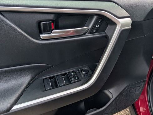 Used 2020 Toyota RAV4 XLE Premium image 25