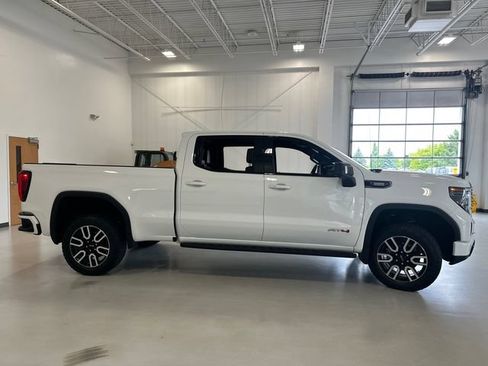 Used 2025 GMC Sierra 1500 AT4 w/ AT4 Premium Package AWD/4WD image 4