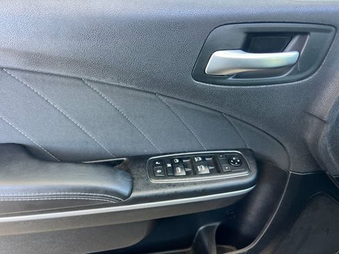 Used 2019 Dodge Charger SXT RWD image 11