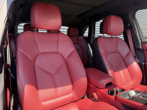 Certified 2023 Porsche Macan S AWD/4WD image 23