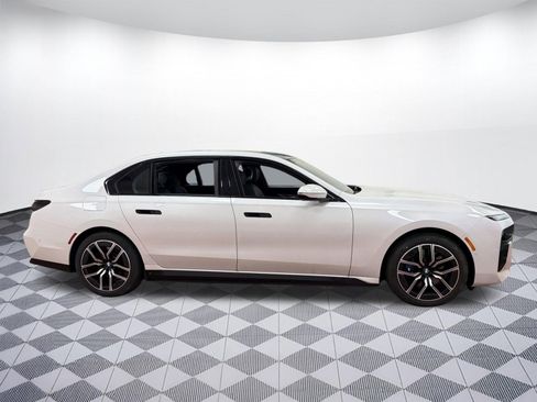 Certified 2024 BMW i7 xDrive60 w/ Executive Package AWD/4WD image 8