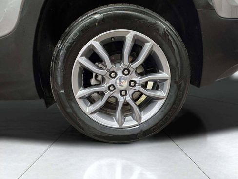 Used 2024 GMC Terrain SLT AWD/4WD image 32