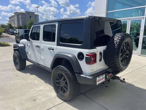 Used 2022 Jeep Wrangler Unlimited Sport AWD/4WD image 9