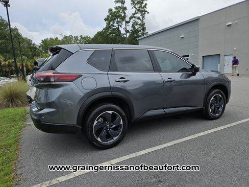 Used 2025 Nissan Rogue SV FWD image 7