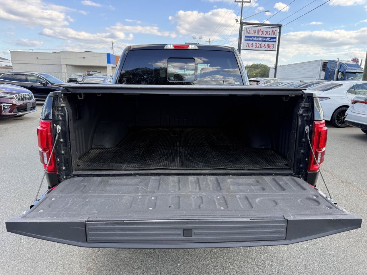 Used 2015 Ford F150 Platinum w/ Equipment Group 701A Luxury AWD/4WD image 10