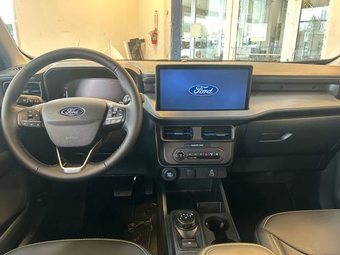 Used 2025 Ford Maverick Lobo image 6