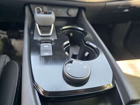 Used 2023 Nissan Rogue SV image 25