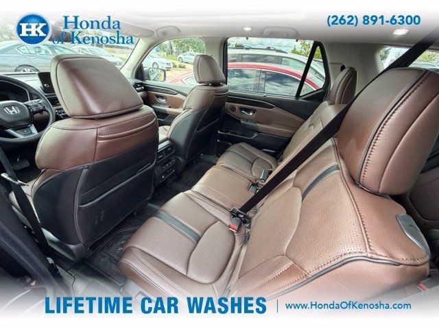 Used 2025 Honda Pilot Elite image 12