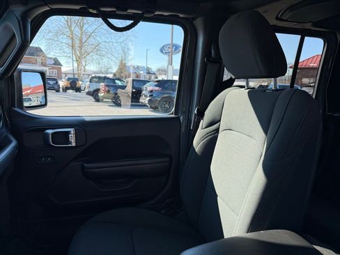 Used 2021 Jeep Gladiator Sport image 24