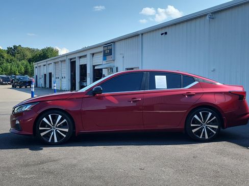 Used 2021 Nissan Altima 2.5 SR w/ SR Premium Package FWD image 2