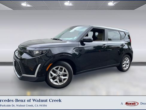 Used 2023 Kia Soul LX w/ LX Technology Package FWD image 1
