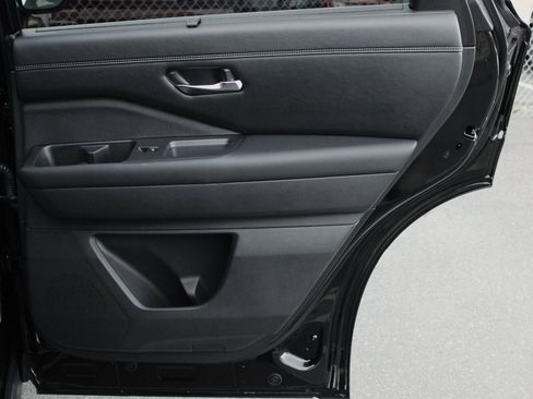 Certified 2023 Nissan Pathfinder Platinum image 19