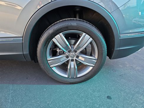Certified 2021 Volkswagen Tiguan SEL image 37