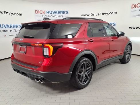 Used 2025 Ford Explorer ST AWD/4WD image 4