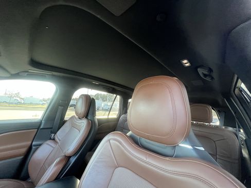 Used 2023 Lincoln Aviator Reserve w/ Equipment Group 201A image 15