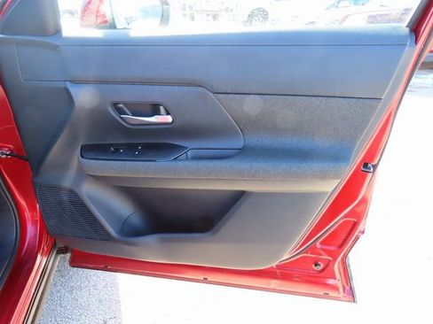 Used 2025 Nissan Kicks SV image 10