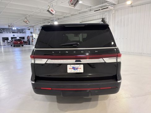 Used 2023 Lincoln Navigator Reserve AWD/4WD image 4