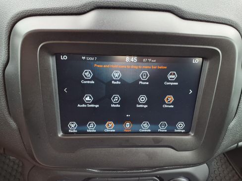 Certified 2019 Jeep Renegade Latitude w/ Cold Weather Group AWD/4WD image 4