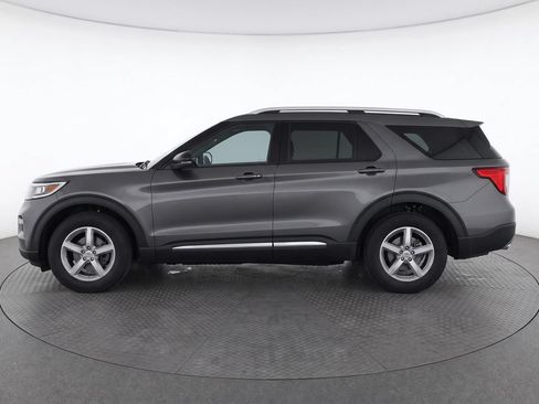 Used 2016 Ford Explorer XLT w/ Equipment Group 202A AWD/4WD image 7