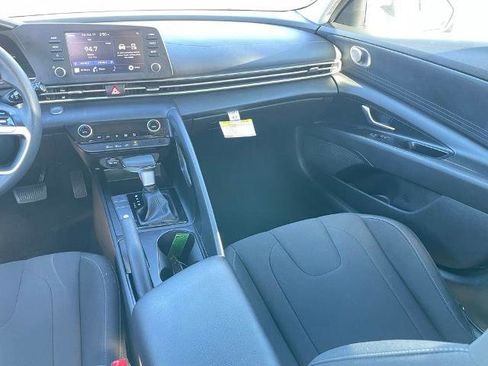 Used 2023 Hyundai Elantra SEL image 9