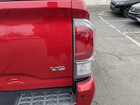 Used 2022 Toyota Tacoma TRD Sport w/ Technology Package image 18