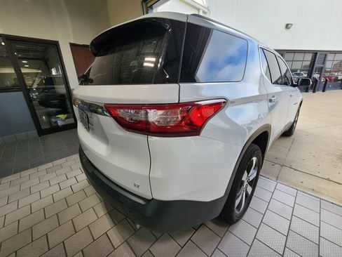 Used 2021 Chevrolet Traverse LT w/ LT Premium Package FWD image 4