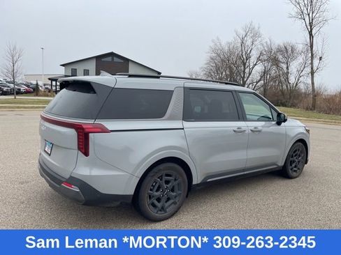 Used 2025 Kia Carnival SX Prestige image 3