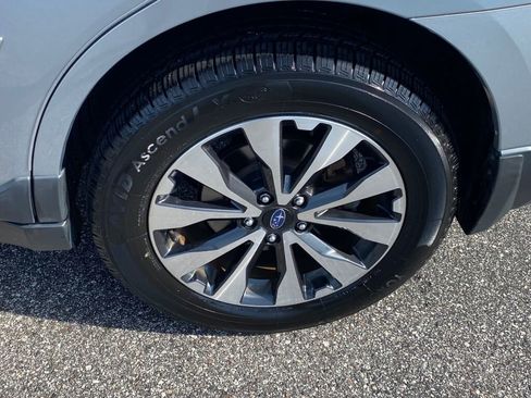 Used 2017 Subaru Outback 2.5i Limited image 9