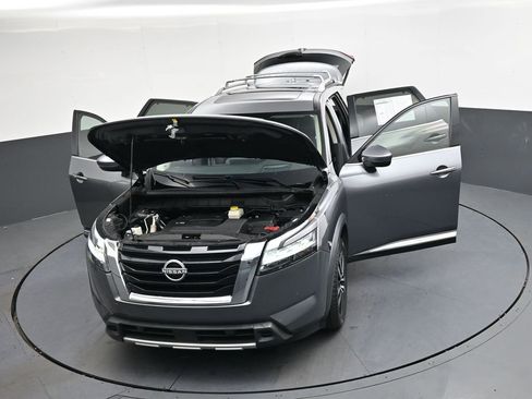Used 2023 Nissan Pathfinder Platinum w/ Cargo Package image 43