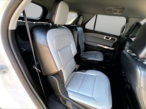 Used 2021 Ford Explorer XLT w/ Equipment Group 202A AWD/4WD image 19