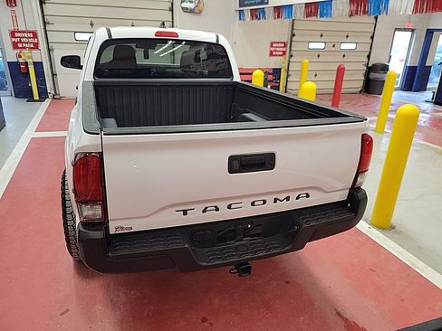 Used 2020 Toyota Tacoma SR image 4