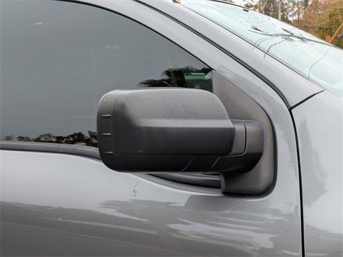 Used 2021 Nissan Titan SV w/ SV Convenience Package image 11