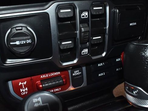 Certified 2024 Jeep Gladiator Sport image 25